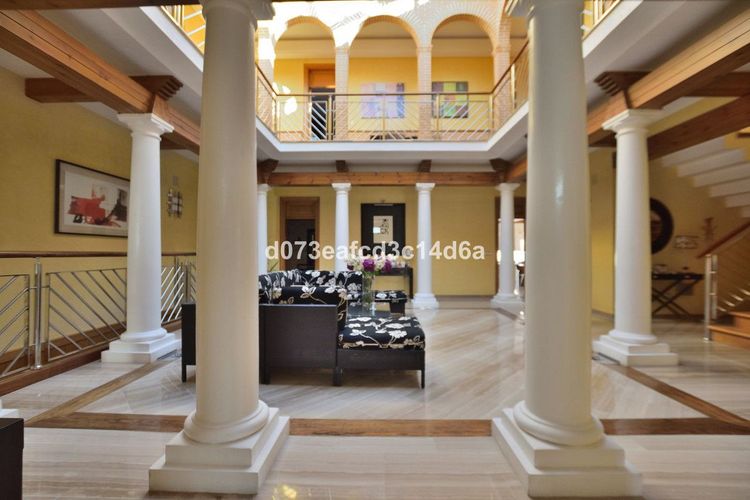 House | Resale in Ronda in Ronda, Costa del Sol - Photo 2