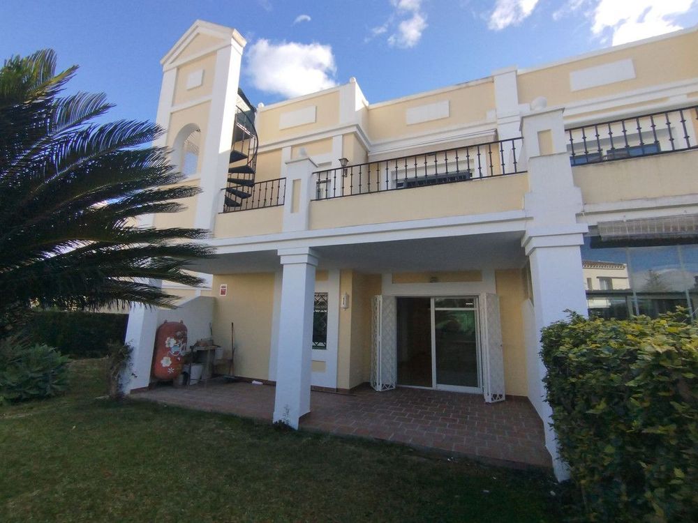 Apartment | Resale in Aloha in Aloha, Costa del Sol - Main property photo