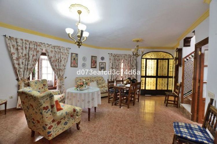 House | Resale in Ronda in Ronda, Serranía de Ronda, Costa del Sol - Photo 3