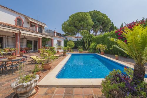 House to Renovate | Resale in Marbella Pueblo — Marbella Pueblo, Costa del Sol