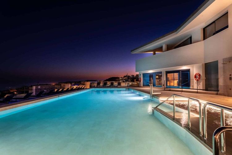 House | Resale in Torrox Costa in Torrox Costa, Costa del Sol - Photo 4
