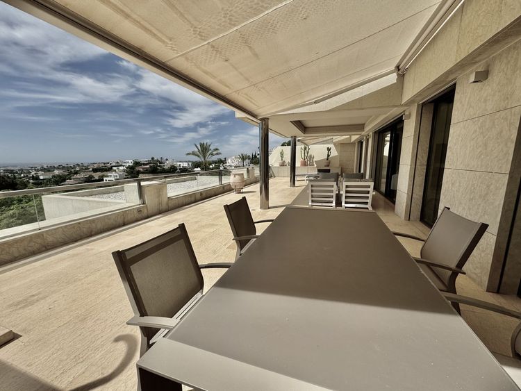Apartment | Resale in Nueva Andalucía in Nueva Andalucía Others, Costa del Sol - Photo 4