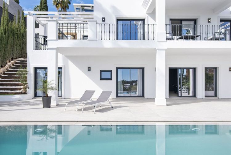 House | Resale in Los Flamingos in Los Flamingos, Costa del Sol - Photo 3