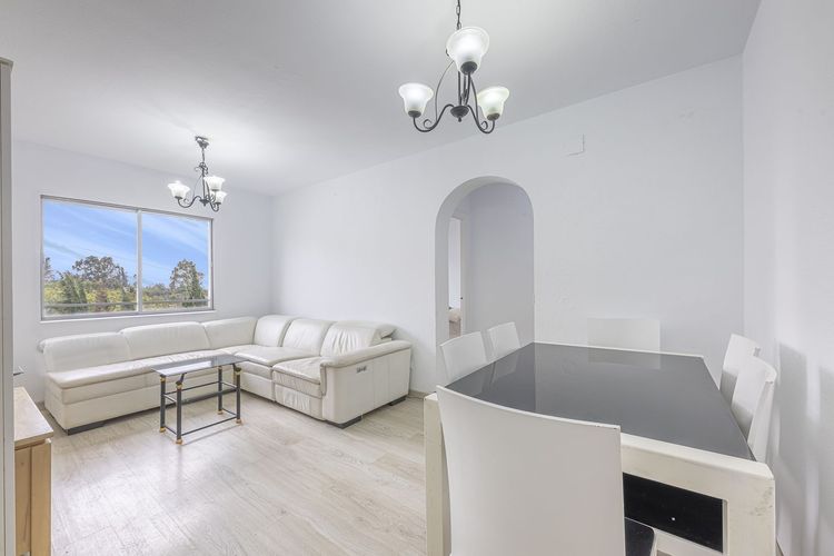 Apartment | Resale in Estepona in Estepona, Costa del Sol - Photo 2