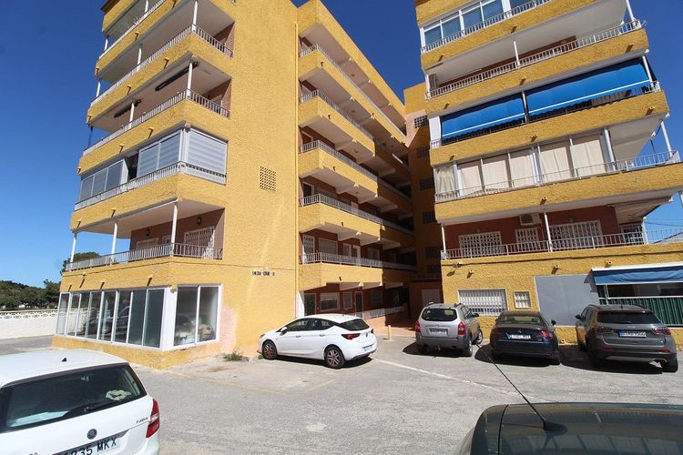 Apartment | Resale in Punta Prima in Punta Prima, Costa Blanca - Photo 2