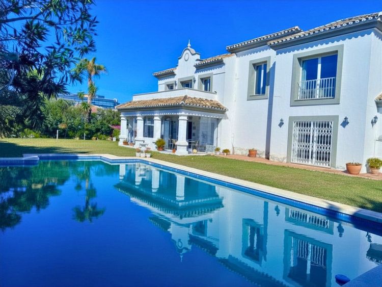 House | Resale in Estepona - Development photo 1