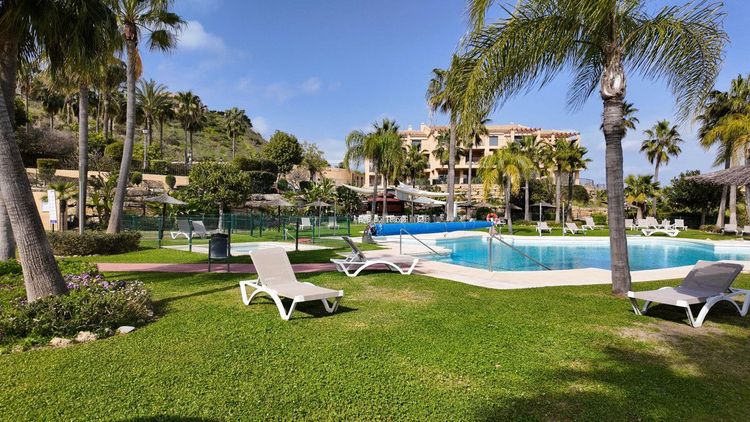 Apartment | Resale in El Paraiso in El Paraiso, Costa del Sol - Photo 4