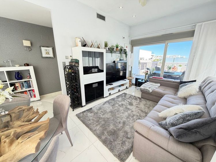 House | Resale in Villamartin in Villamartin, Orihuela Costa, Costa Blanca - Photo 5