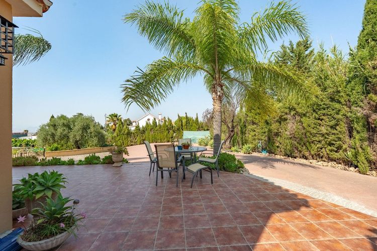 House | Resale in Coín in Coín, Costa del Sol - Photo 5