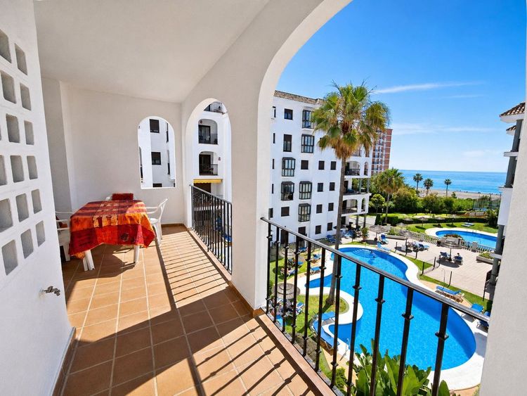 Apartment in La Duquesa in La Duquesa, Manilva, Costa del Sol - Photo 4