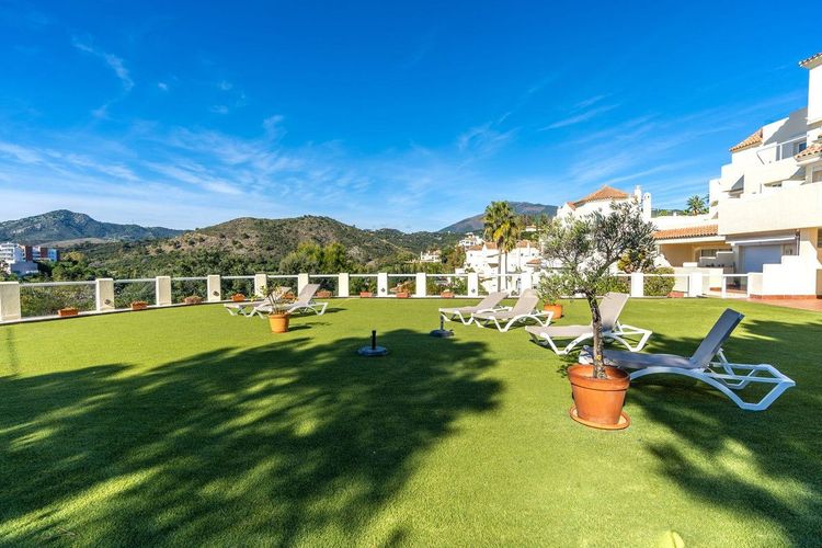 Apartment | Resale in Los Arqueros in Los Arqueros, Costa del Sol - Photo 3
