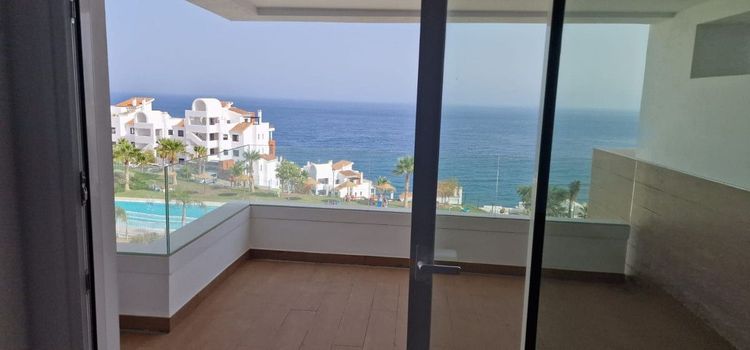 Apartment | Resale in Torrox Costa in Torrox Costa, Costa del Sol - Photo 3