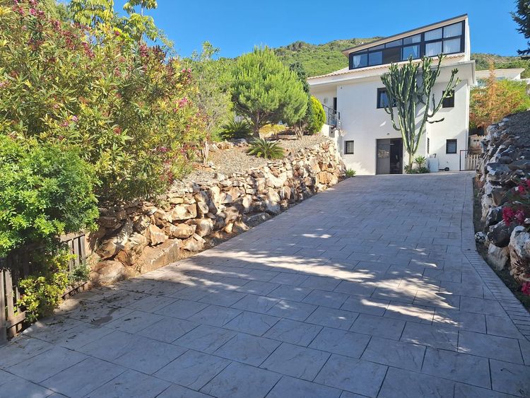 House | Resale in Alhaurín de la Torre in Alhaurín de la Torre, Costa del Sol - Photo 3