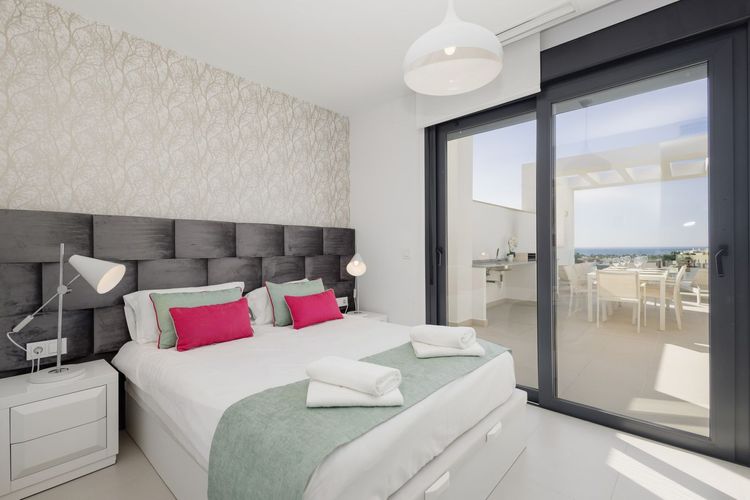 Apartment | Resale in Estepona in Estepona, Costa del Sol - Photo 5