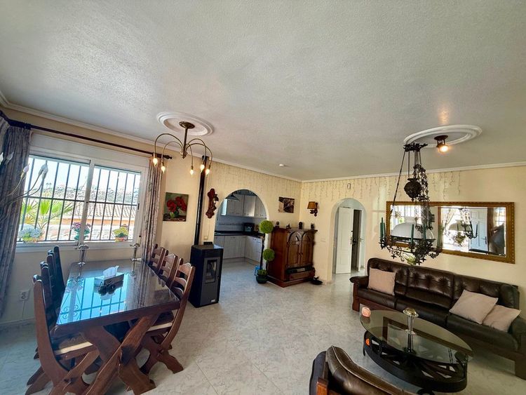 House | Resale in Rojales in Rojales, Rosales / Quesada, Costa Blanca - Photo 3