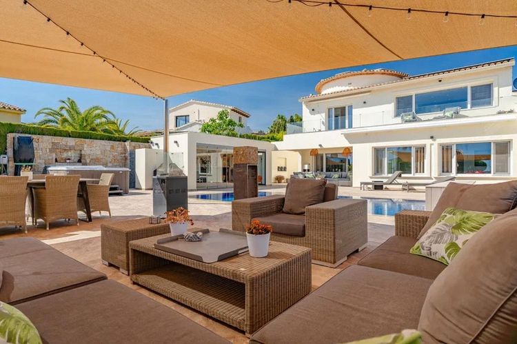House | Resale in Moraira in Moraira, Costa Blanca - Photo 5