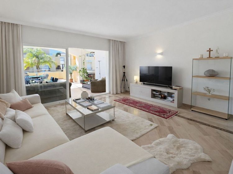 Apartment | Resale in Elviria in Elviria, Costa del Sol - Photo 4
