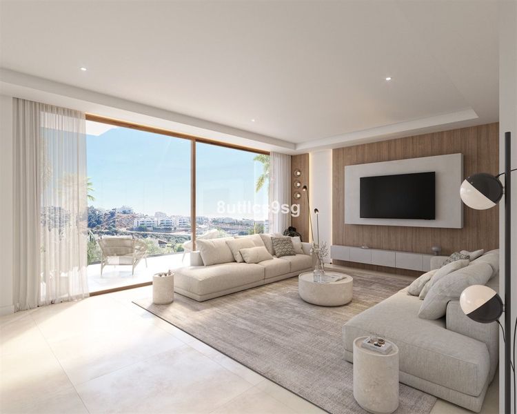 House | Resale in Estepona in Estepona, Costa del Sol - Photo 3