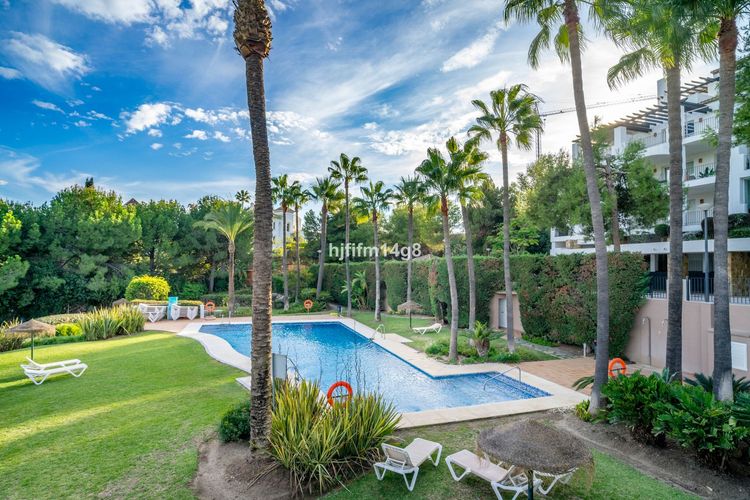 Apartment | Resale in Benahavís in Benahavís, Costa del Sol - Photo 4