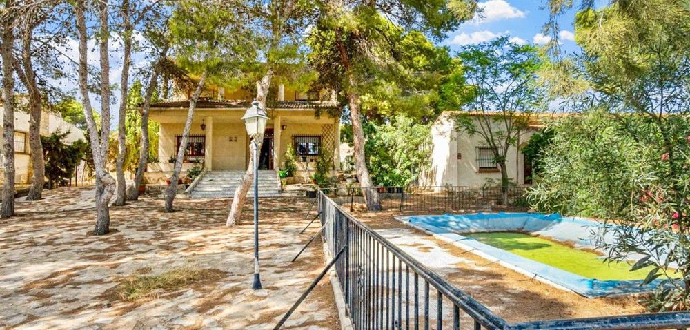 House | Resale in Torrevieja in Torrevieja, Costa Blanca - Main property photo