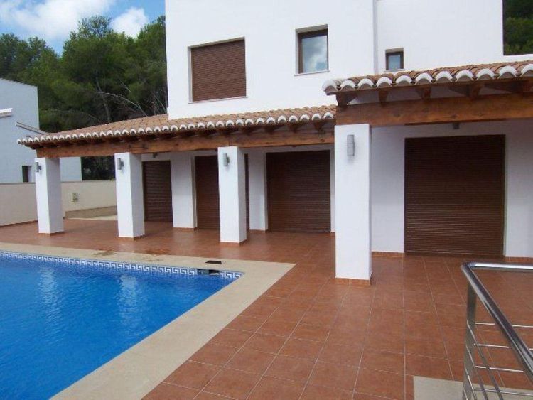 House | Resale in Moraira in Moraira, Costa Blanca - Photo 2