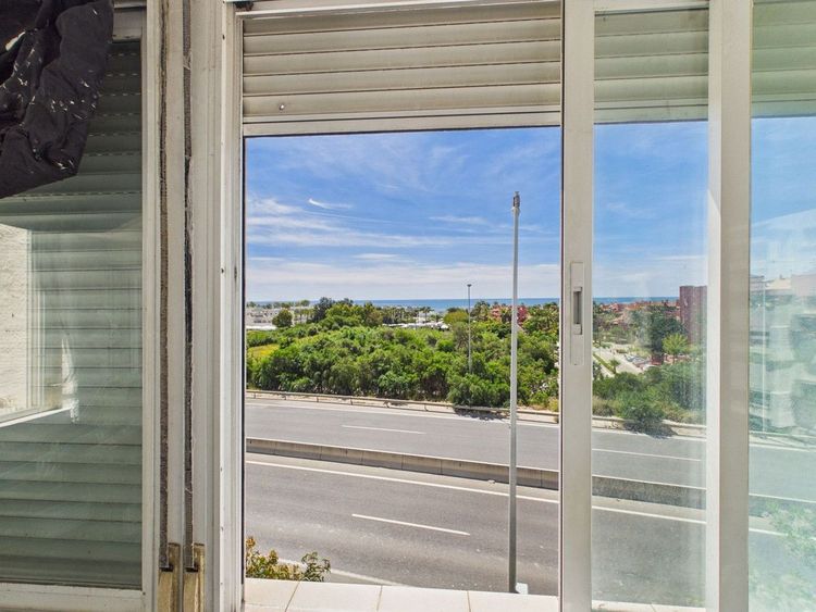 Apartment | Resale in Estepona in Estepona, Costa del Sol - Photo 2