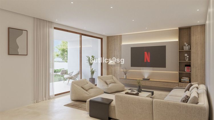 House | Resale in Estepona in Estepona, Costa del Sol - Photo 4