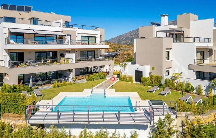 Apartment | Resale in Nueva Andalucía - Development photo 1