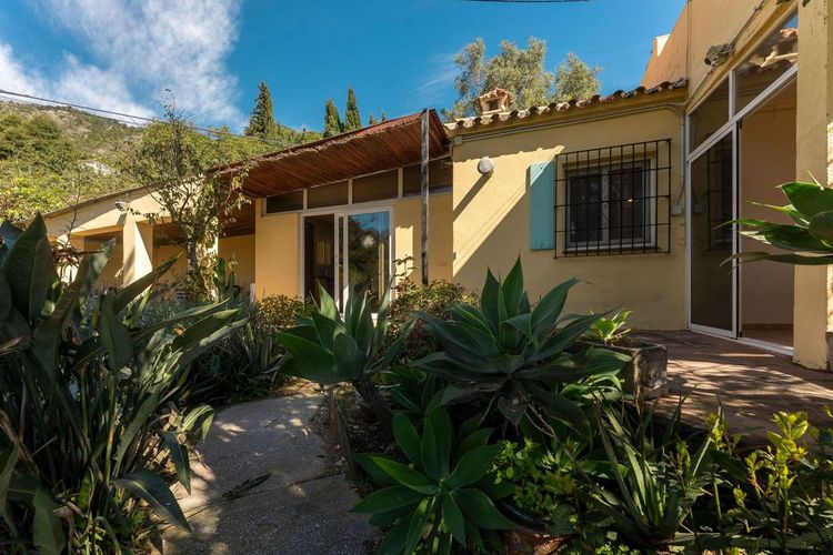 House | Resale in Ojén in Ojén, Costa del Sol - Photo 2