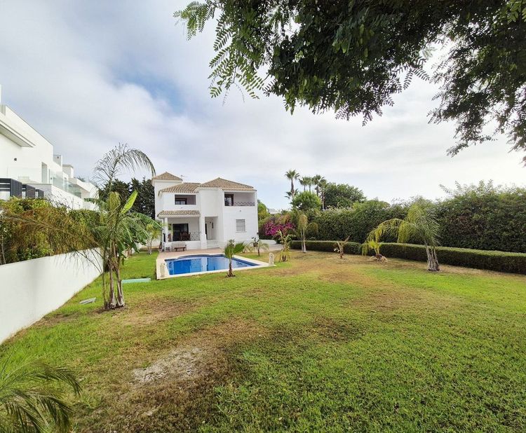 House | Resale in Guadalmina Baja in Guadalmina Baja, San Pedro de Alcántara, Costa del Sol - Photo 3