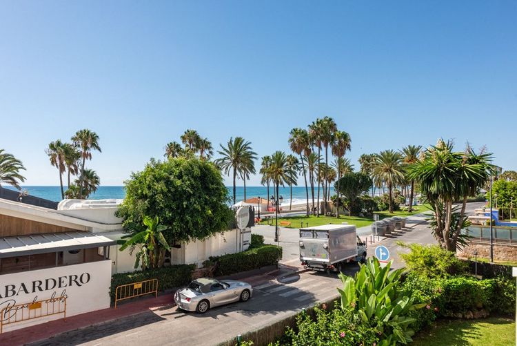 Apartment | Resale in San Pedro de Alcántara in San Pedro de Alcántara Others, San Pedro de Alcántara, Costa del Sol - Photo 2