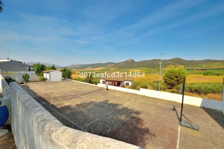House | Resale in Los Prados in Los Prados, Costa del Sol - Photo 2