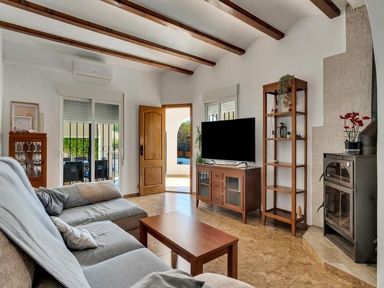 House | Resale in Denia in Denia, Costa Blanca - Photo 3