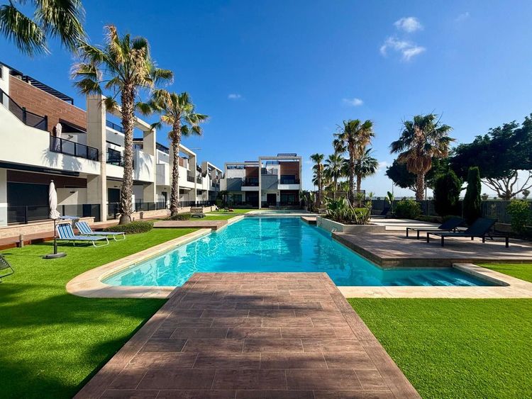 Apartment | Resale in Guardamar del Segura in Guardamar del Segura, Costa Blanca - Photo 2