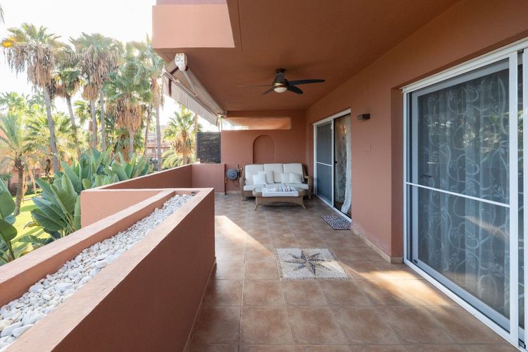 Apartment | Resale in Puerto Banús in Puerto Banús, Costa del Sol - Photo 5