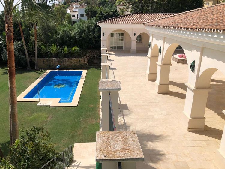 House | Resale in Los Arqueros in Los Arqueros, Costa del Sol - Photo 5