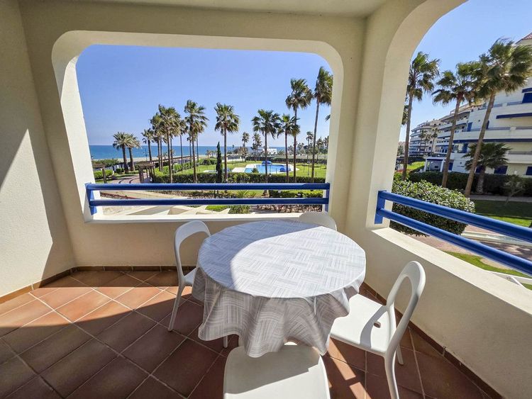 Apartment | Resale in San Luis de Sabinillas in San Luis de Sabinillas, Costa del Sol - Photo 2