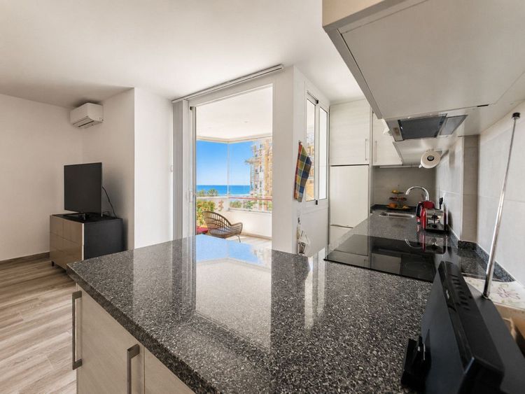 Apartment | Resale in Fuengirola in Fuengirola Others, Costa del Sol - Photo 4