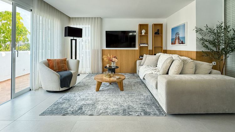 Penthouse | Resale in Nueva Andalucía in Nueva Andalucía Others, Costa del Sol - Photo 2