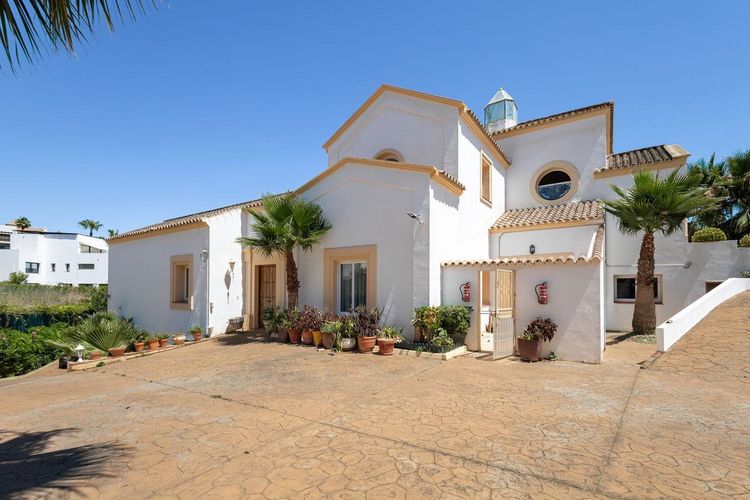 House | Resale in El Paraiso in El Paraiso, Costa del Sol - Photo 3