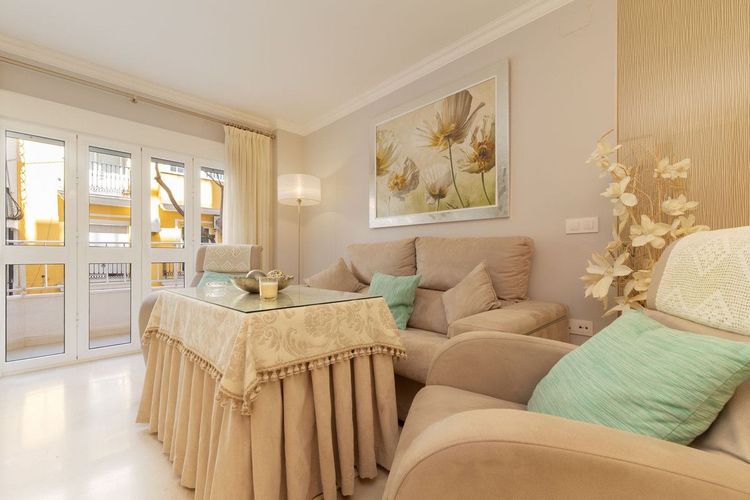 Apartment | Resale in Fuengirola in Fuengirola Others, Costa del Sol - Photo 2