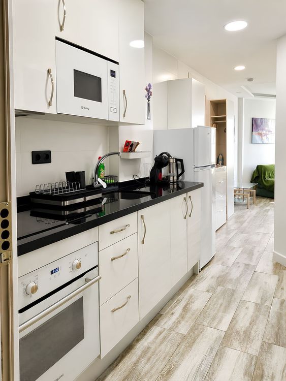 Apartment | Resale in Calahonda in Calahonda, Costa del Sol - Photo 3