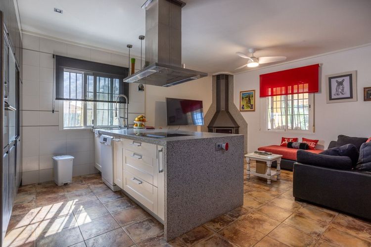 House | Resale in La Hoya in Costa Blanca - Photo 2