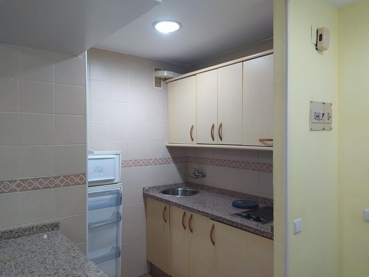 Apartment | Resale in Torremolinos in Torremolinos, Costa del Sol - Photo 2
