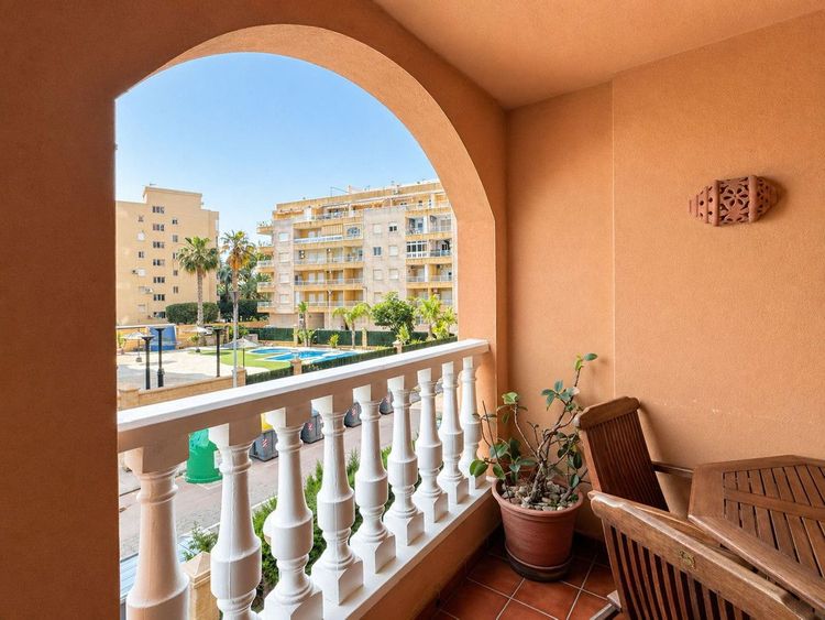 Apartment | Resale in Torrevieja in Torrevieja, Costa Blanca - Photo 4