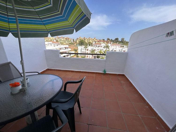 Apartment | Resale in Selwo in Selwo, Selwo - La Concha-Resina Golf, Costa del Sol - Photo 3