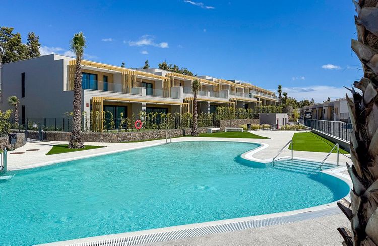 House | Resale in El Chaparral in El Chaparral, Costa del Sol - Photo 2