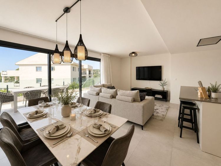 Apartment | Resale in Selwo in Selwo, Selwo - La Concha-Resina Golf, Costa del Sol - Photo 2