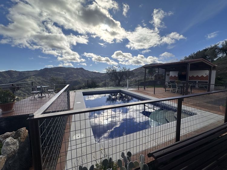 House | Resale in Colmenar in Colmenar, Costa del Sol - Photo 5