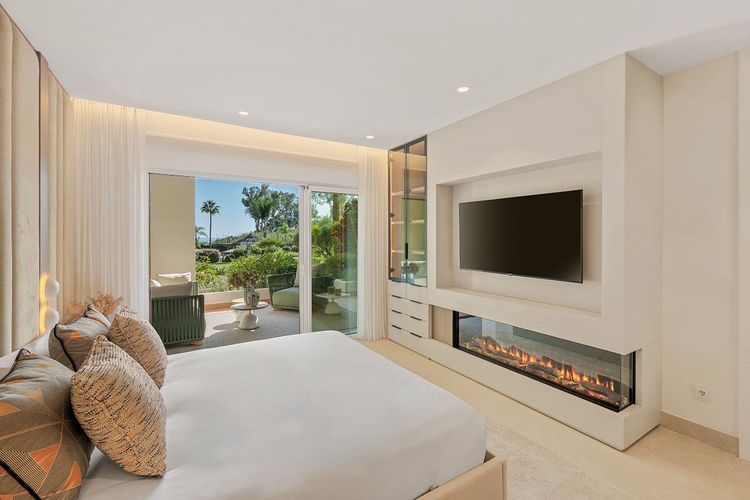 Apartment | Resale in Estepona in Estepona, Costa del Sol - Photo 4